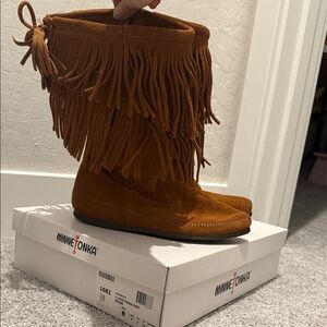 Minnetonka Women's Moccasin Fringe Boots - Tan